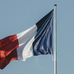 frontalier est-il possible de reprendre une entreprise ou un cabinet medical en suisse 